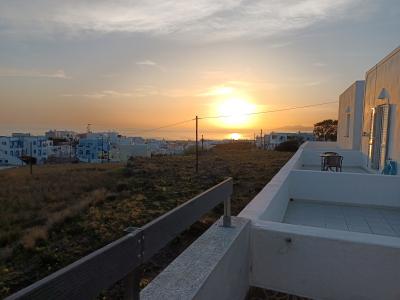 テラスから朝日を望む