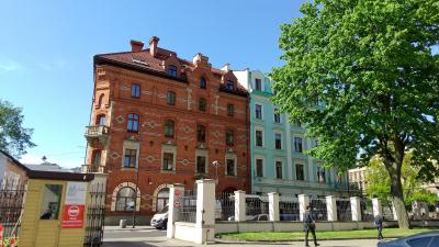 向かいの教会から