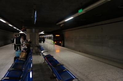 アテネ観光の拠点となる駅