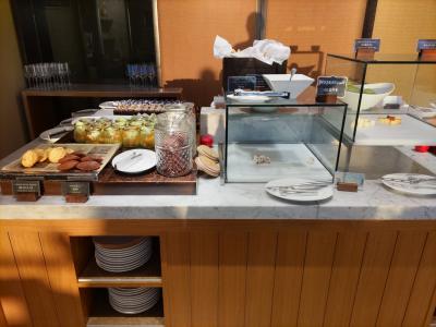 ラウンジの夜の軽食