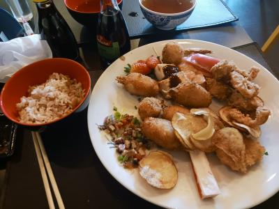 ホテル併設の日本料理レストラン春のランチビュッフェは結構いけます。