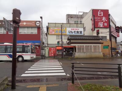 創業100年の看板が目立つ会津若松駅前の食堂
