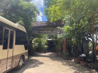 客は観光客しかいない印象