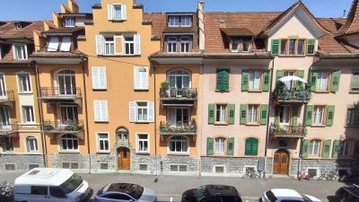 窓の外はこんな感じの住宅地