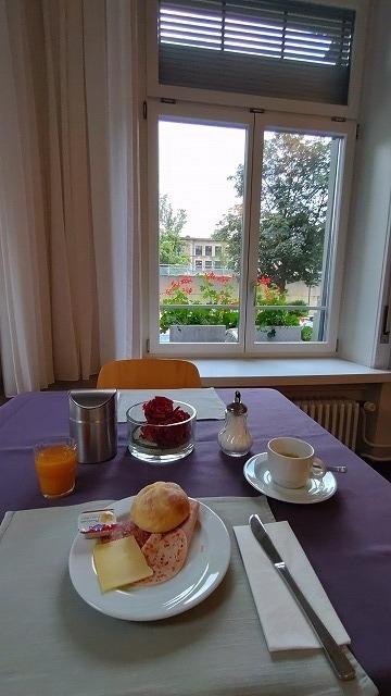 コンチネンタルブレックファストです