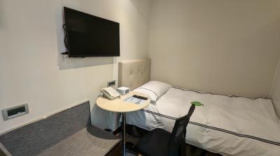 部屋に入って３歩くらいでベッドです(笑)