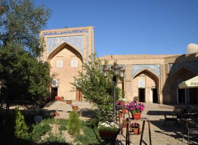 中庭は広々としています。