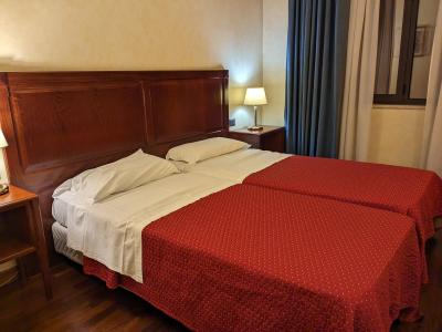 ロビーの建物は新しいけど別館は古い