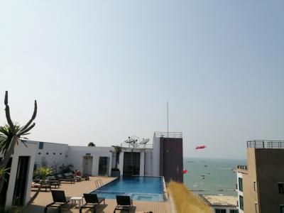 屋上にプールがありました