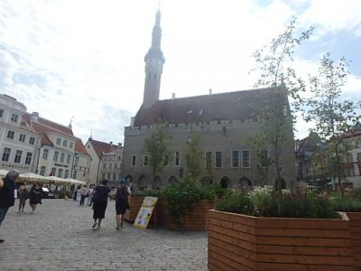タリン旧市街地の中心にある旧市庁舎前の広場