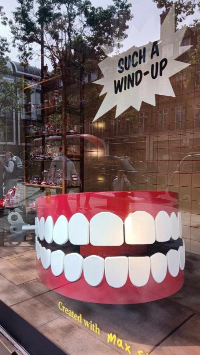 ショーウィンドウを見るだけでも楽しい