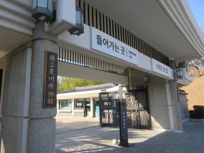 陵墓から出土した金色に輝く王冠は見ごたえがありました。