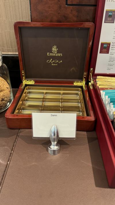 Emirates Lounge (Hong Kong International Airport)