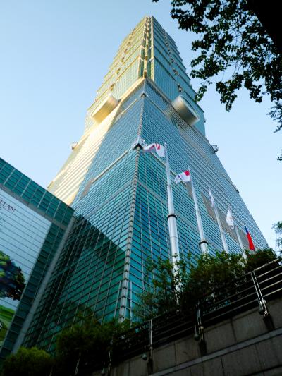 台北101/世貿駅;駅前から`台北101の裾野`