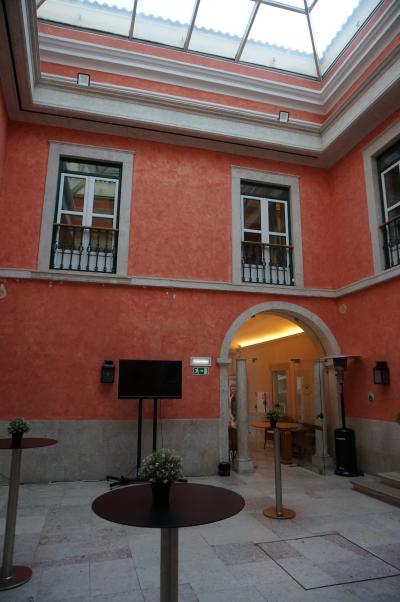 中庭で食事もいただけます。