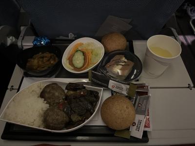 ワインの提供が紙コップに…