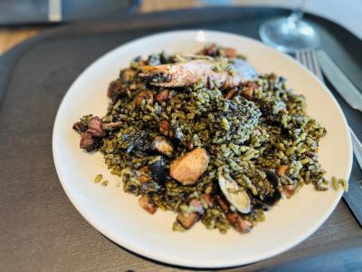 場所が良い、気軽にパエリア