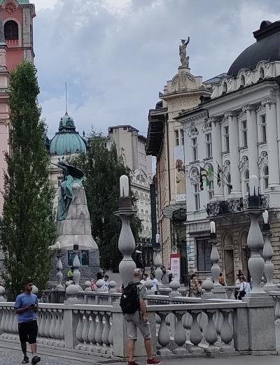 百貨店には見えない