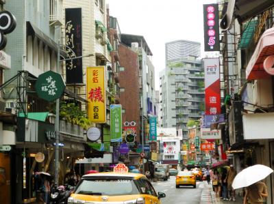 永康街;台風で半分開店してました