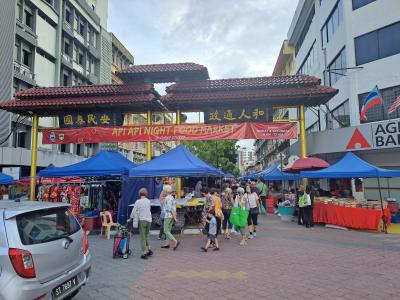 雨が降ったら店じまいのところも