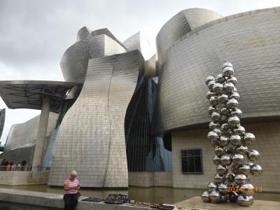 展示はポップアート・近代アートなので、好き好き？建築物が好きな方なら入場の価値あり。