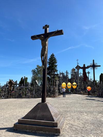 リトアニアの象徴的な聖地「十字架の丘」