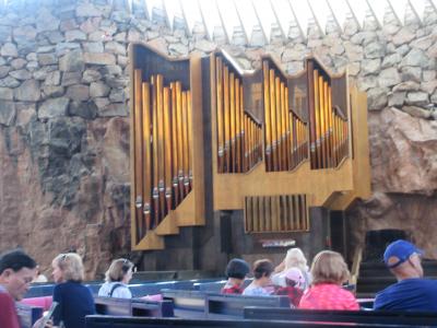 花崗岩をくりぬいてよく造ったと思います