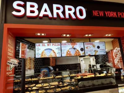 フードコート内のピザ屋SBARRO・プンタカレータスショッピング