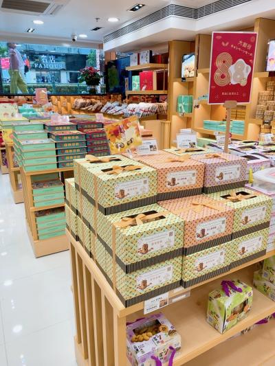 高級な箱に入っているが、日本へのバラマキ土産としてもピッタリな個包装のお菓子!