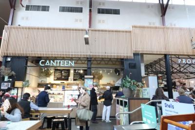 食べ歩きが楽しいマーケット