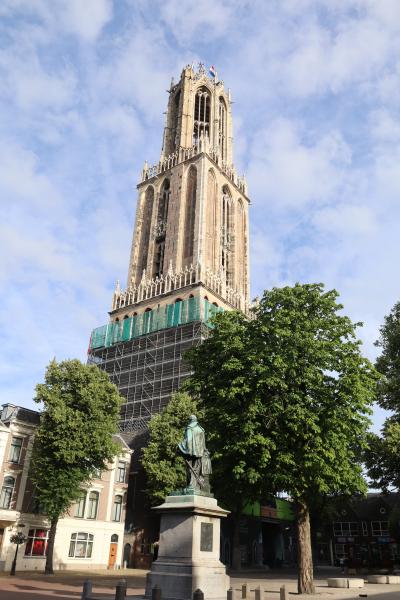 工事中で周りにドム塔の歴史のパネルの展示がありました。