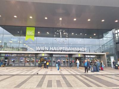 広いが、東京駅に比べればシンプル。