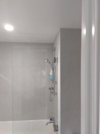 立地OK!部屋も快適！冬でもプールで泳げます！