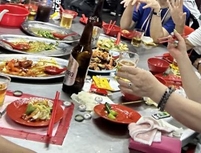 中華街にある賑やかな飲食店街