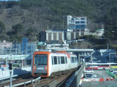 釜山＝金海軽電鉄と釜山地下鉄2号線の乗換駅、コンビニもあります。