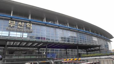 かなり大きな駅で構内にも食べる所やお土産店とかがあります。