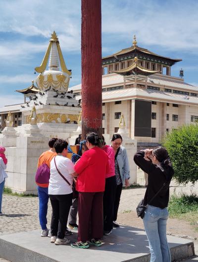 チベット仏教寺院でモンゴルリアンの信仰をみる
