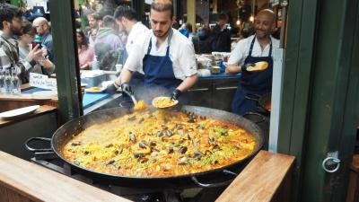 食べ歩きグルメの市場