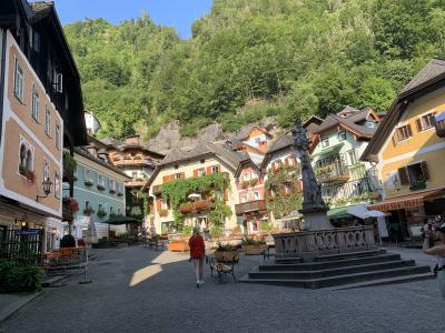 カフェやホテルなど集まっています