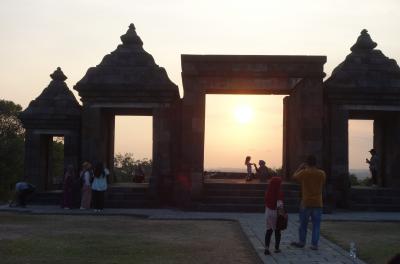 綺麗な夕日を見ることが出来ました。遺跡もあります