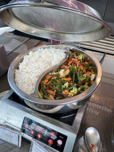 サンドイッチがたくさん、ホットミールあり