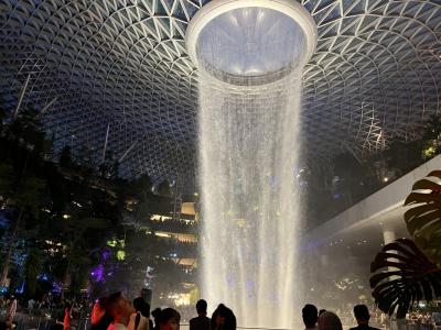 空港隣接のショッピングモール