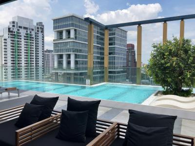 館内探検、20階にはプールと…