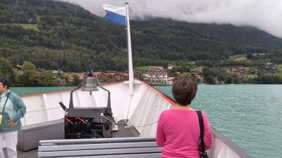 ブリエンツ湖畔の街を移動できる