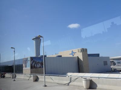 セキュリティは厳重ですが使いやすい空港です。