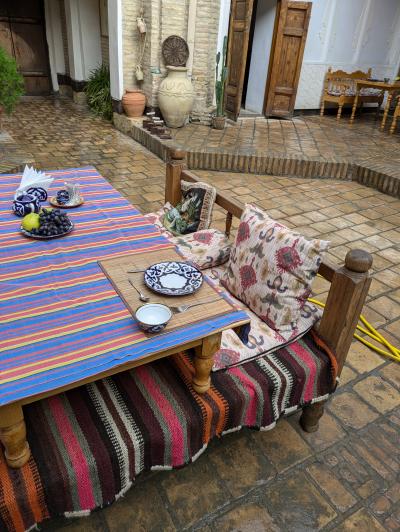 日本人向きすぎる小上がり席。胡坐かいたり足伸ばしたりできる