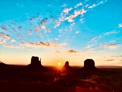 お部屋から見た朝日です。