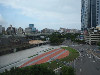 部屋からの景色　左手には旧台中駅舎