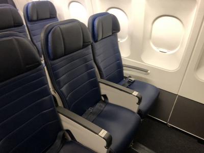 CAの具合が悪く交代のCAが到着まで遅延