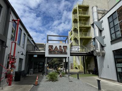 まだ空きスペースが多くて寂しい雰囲気